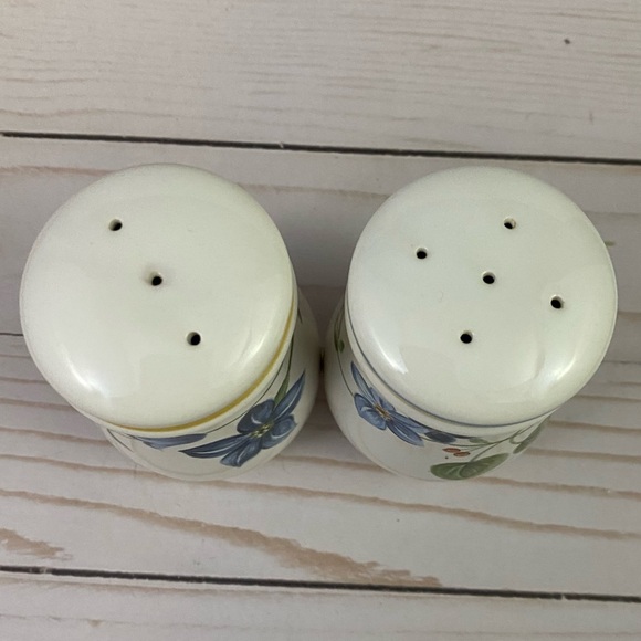 Vintage Blue Floral Salt & Pepper Shakers Yellow Blue Stripe - Picture 4 of 6